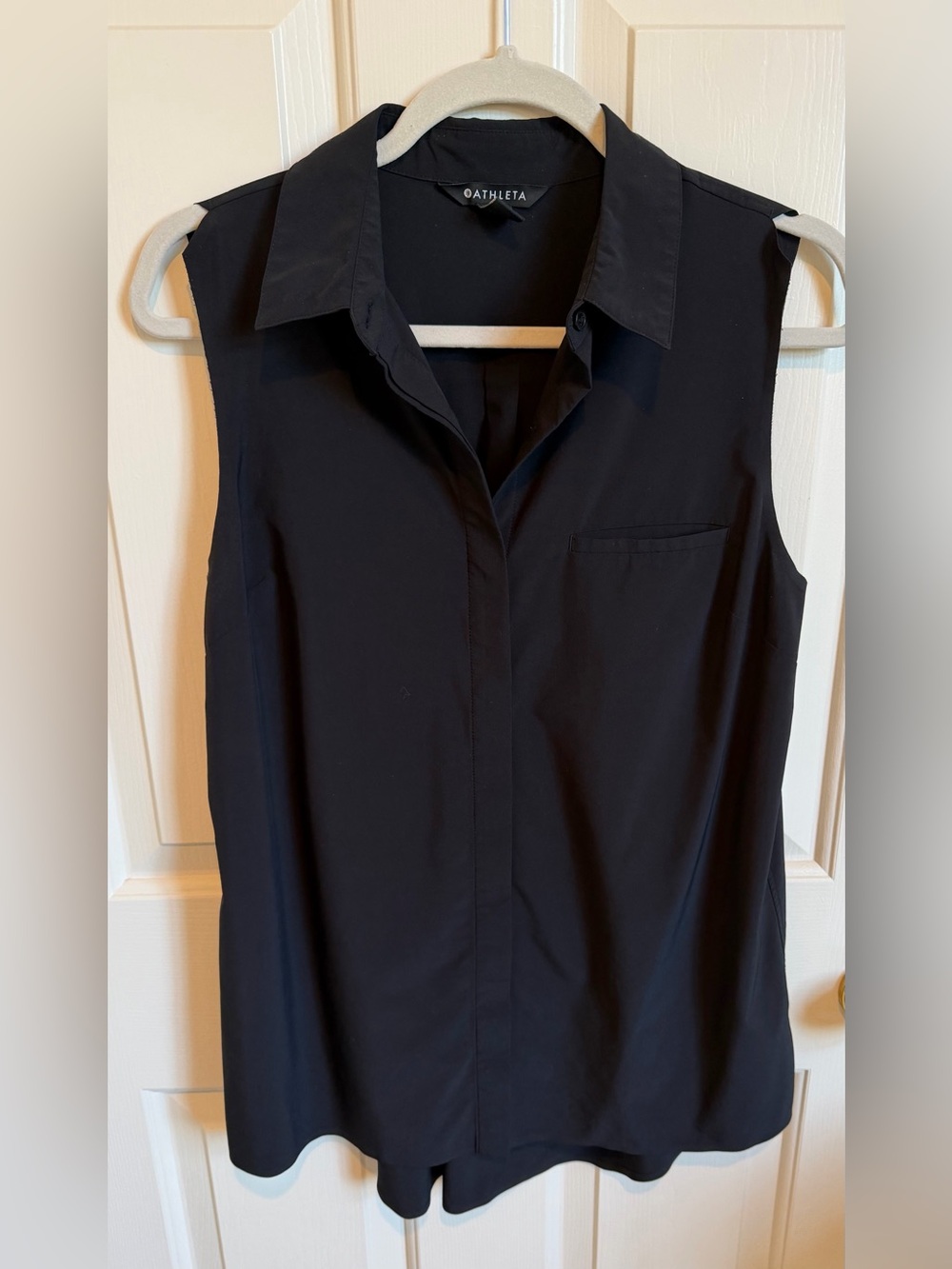 Athleta Urbanite Sleeveless Button-Down. GUC. Black, Size Medium - Picture 4 of 6